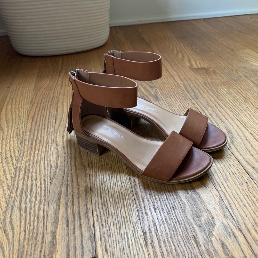 1 inch heeled sandals